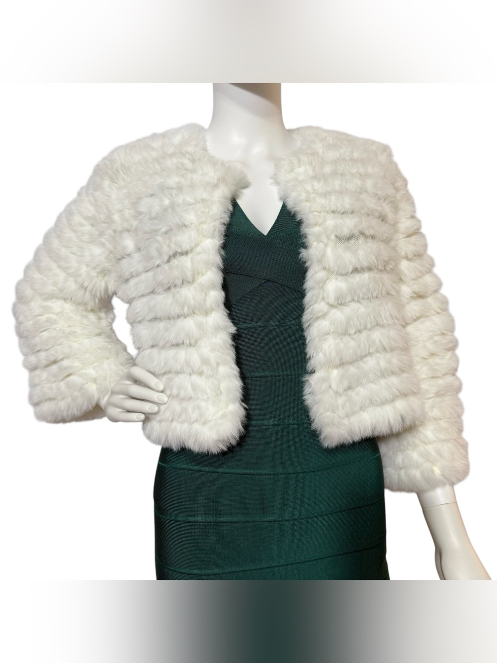 BCBG MAXAZRIA Faux Fur cropped shrug in ivory / cream color
Size XXS - Picture 6 of 8
